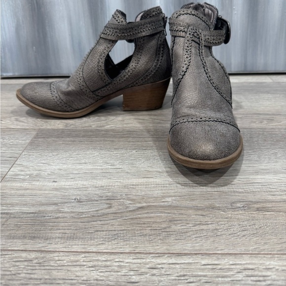 Gimmicks Austin Ankle Boot - Picture 3 of 10